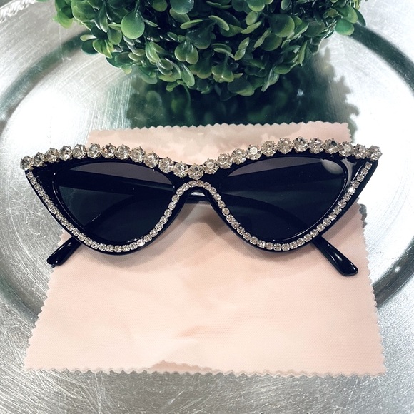 Rhinestone Cat Eye Sunglasses in Black ~ Brand New - Picture 5 of 8
